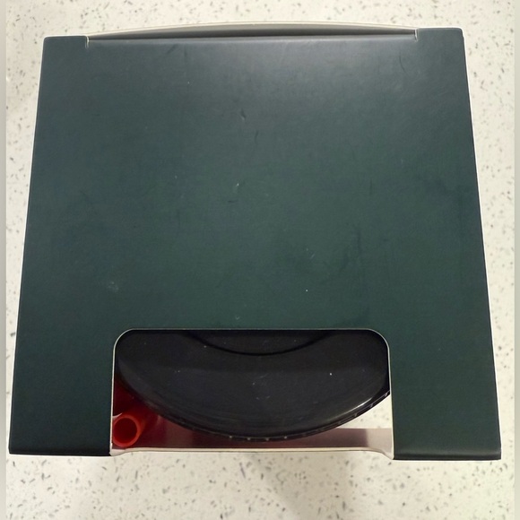 Starbucks Northeastern Huskies
Reusable 5 Cold Cups & Straws,Campus
Collection - Picture 7 of 7